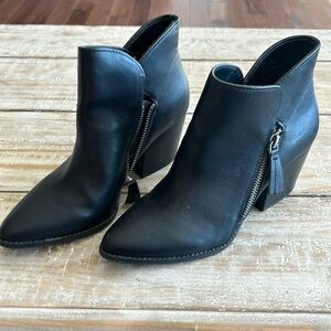 Kaari Blue booties, black, size 7